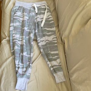 American Eagle grey joggers